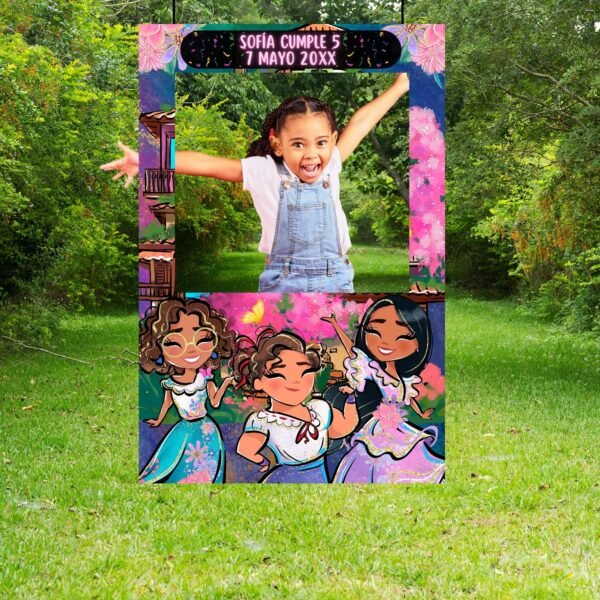 Encanto giltter photocall
